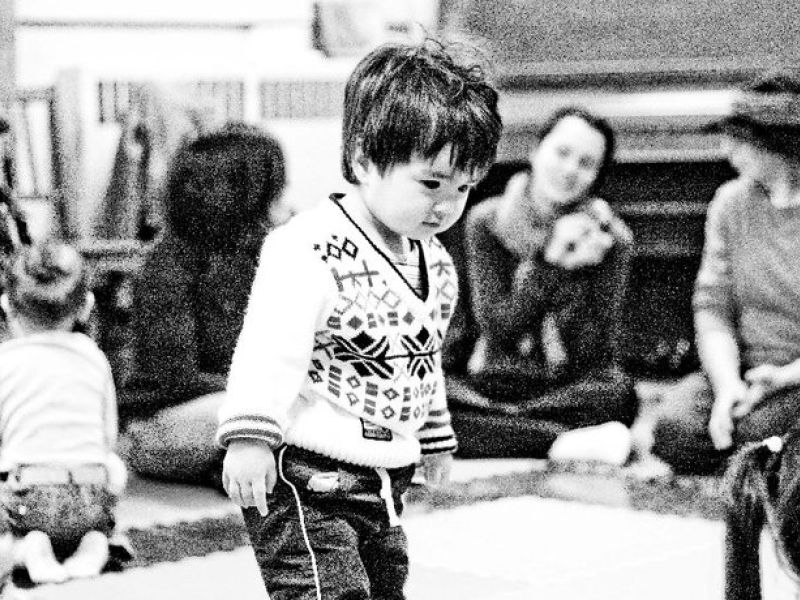 Parents Program Child in Center BW